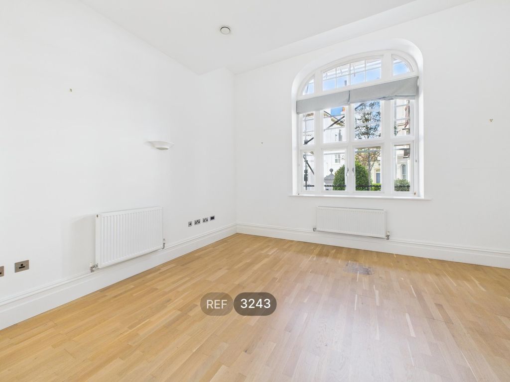 Property photo 3 of 14 Kitchen / Living Area