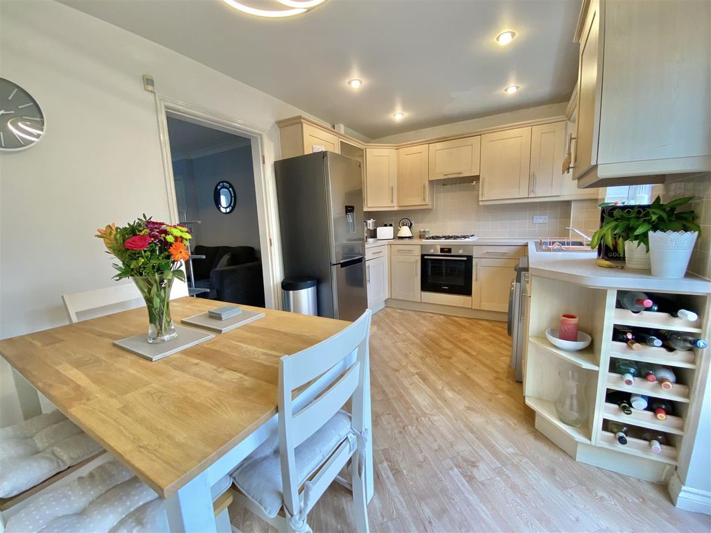 Property photo 2 of 12 Dining Kitchen