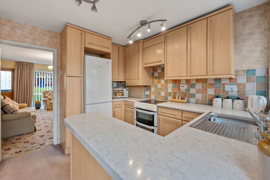 Property photo 3 of 32