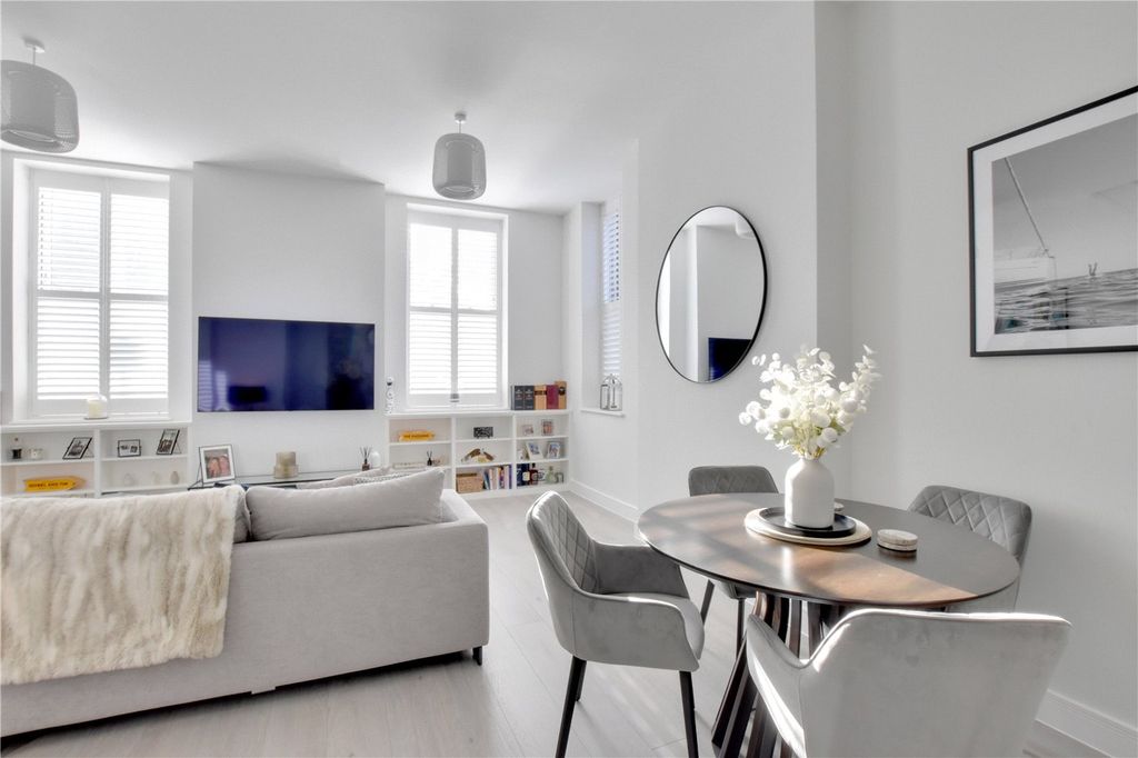 Property photo 1 of 20 Picture No. 04