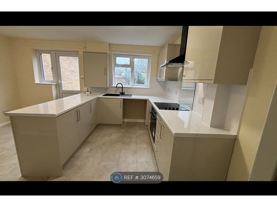Property photo 2 of 10 Kitchen
