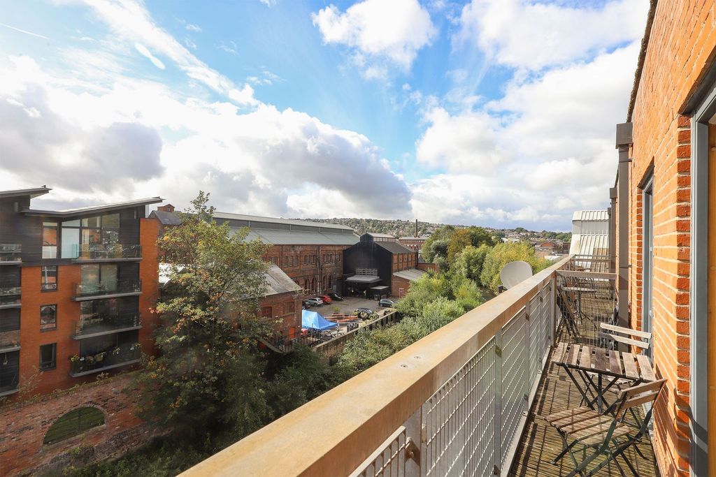 Property photo 2 of 9