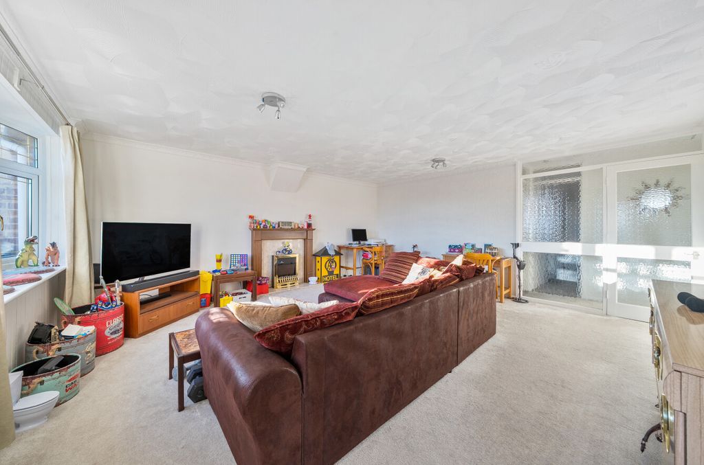 Property photo 2 of 14 1382877-1-6920394...