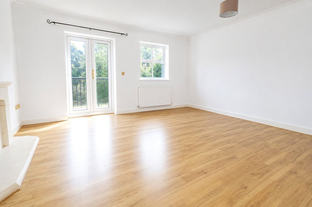 Property photo 2 of 14 Picture No. 12