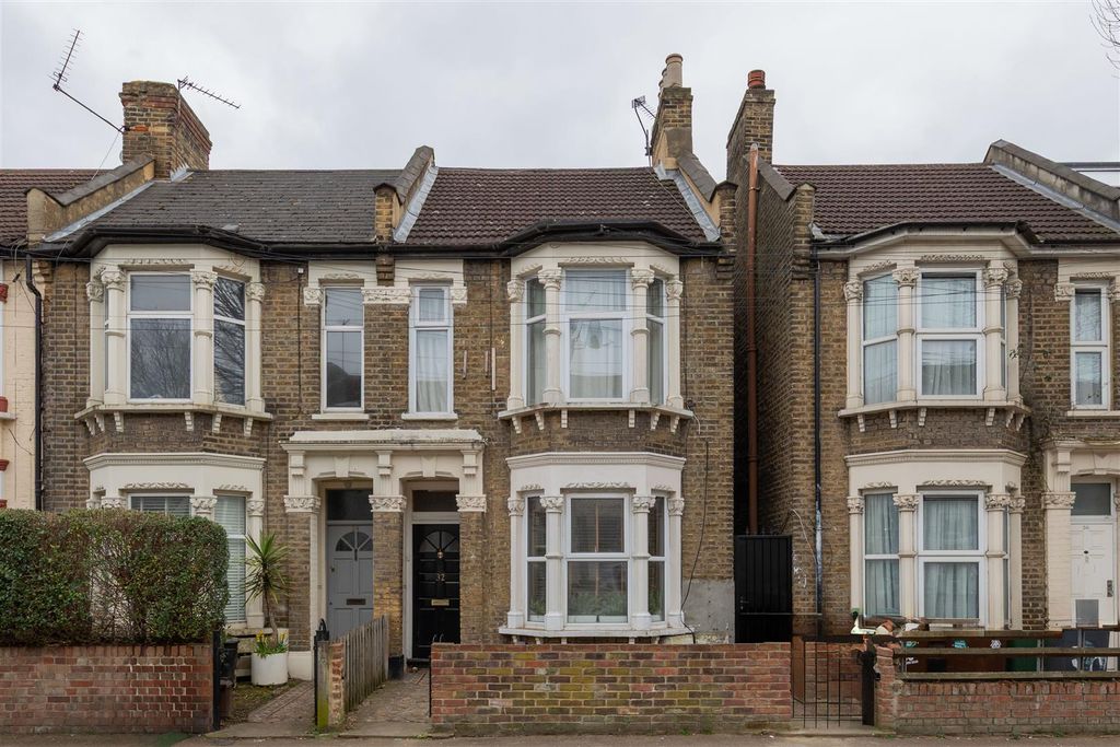Property photo 1 of 35 Calderon Road, E11