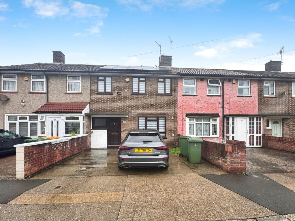 Property photo 1 of 14 Tastefully Presented Three Bedroom House