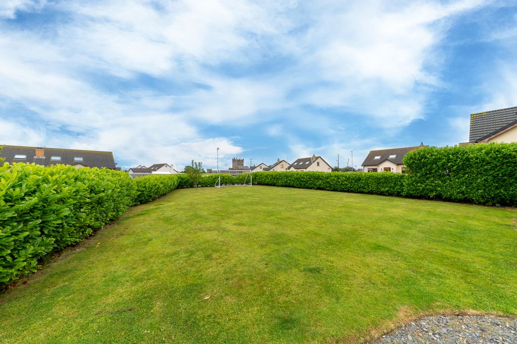 Property photo 2 of 43 007