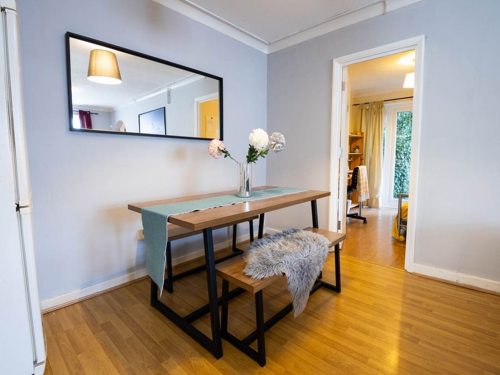 Property photo 2 of 20 1_Ulcombe_Gardens_Canterbury-13