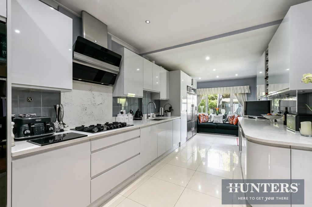 Property photo 1 of 25 Thornbury Avenue-3.Jpg
