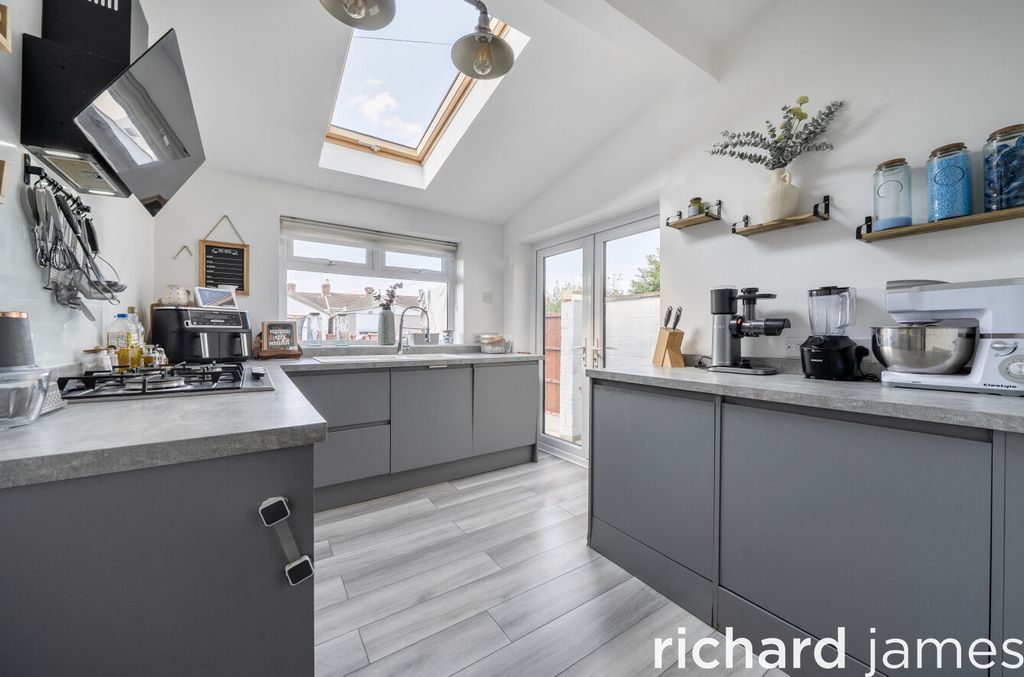 Property photo 3 of 12 8F74c0E9A0d34033Bf23Da45E15F4d7B