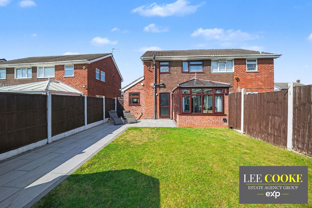 Property photo 2 of 31