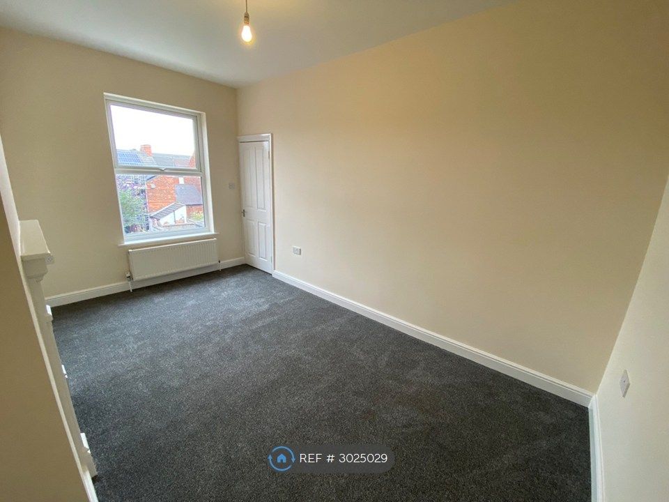 Property photo 3 of 12 Living Room
