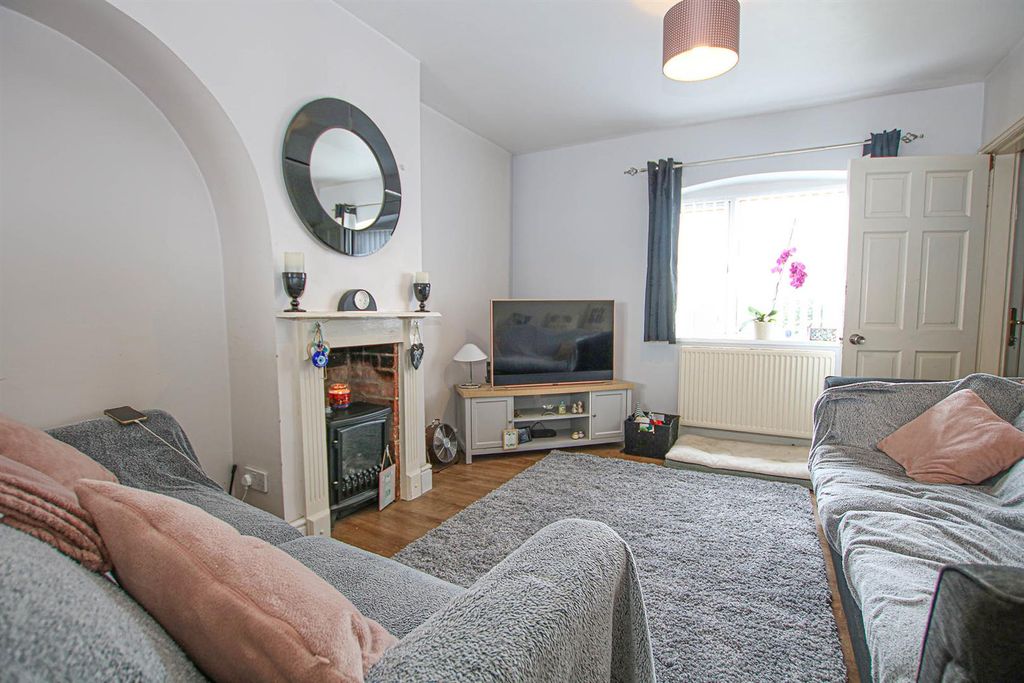 Property photo 3 of 10 Img_2065Lvg.Jpg