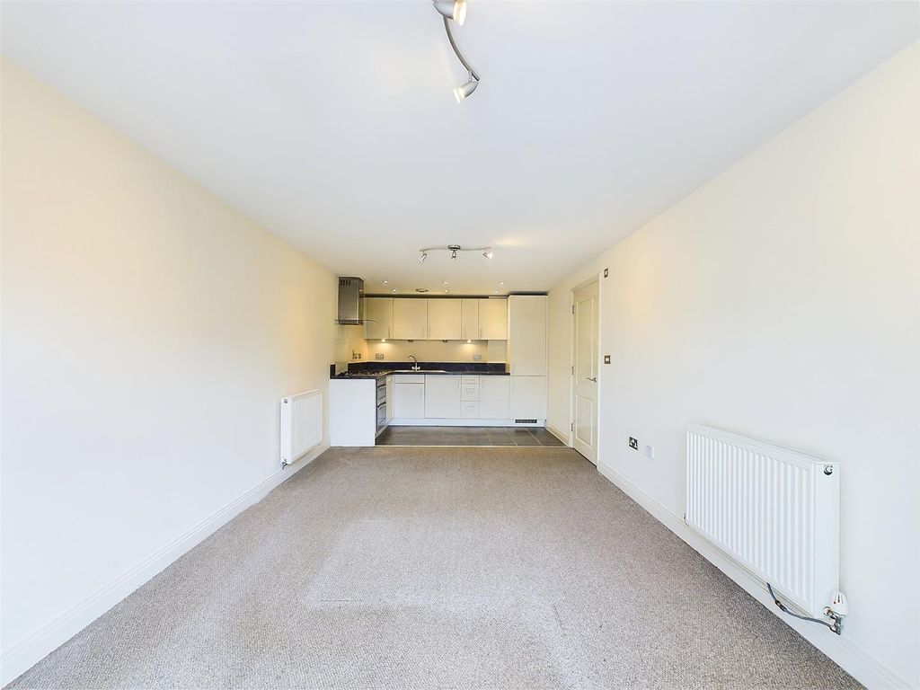 Property photo 3 of 10 Cam03510G0-Pr0129-Still001.Jpg