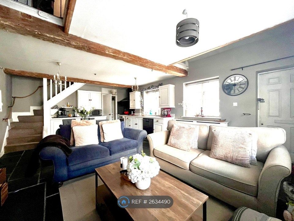 Property photo 1 of 14 Lounge