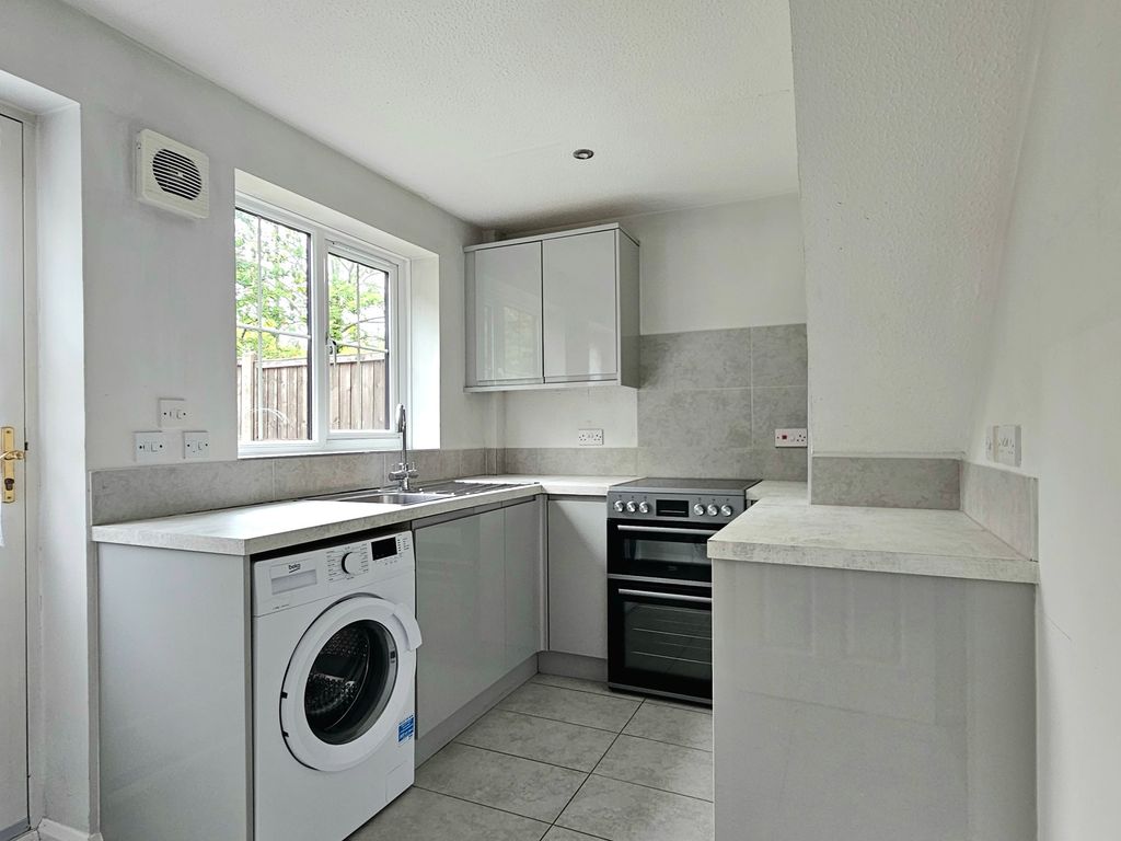 Property photo 3 of 19 Kitchen