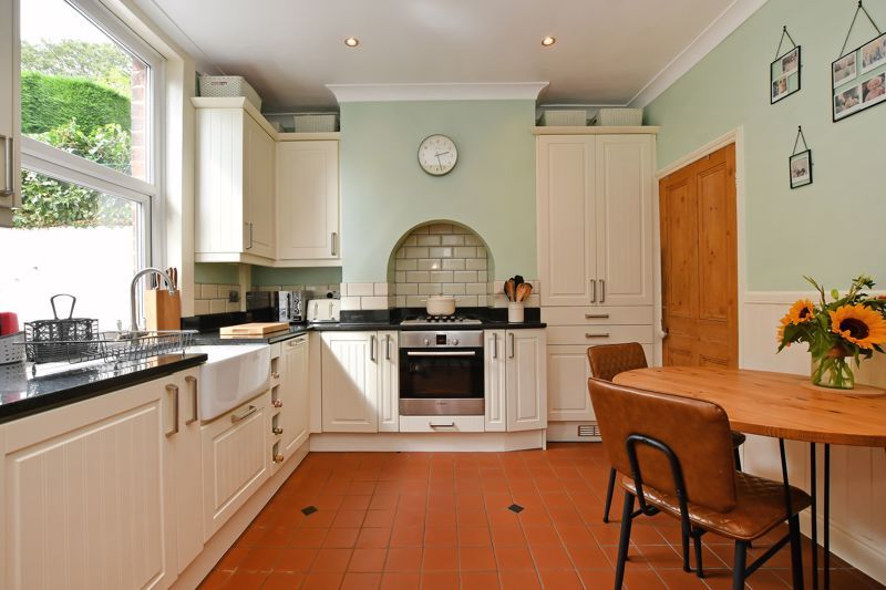 Property photo 2 of 20 Dining Kitchen