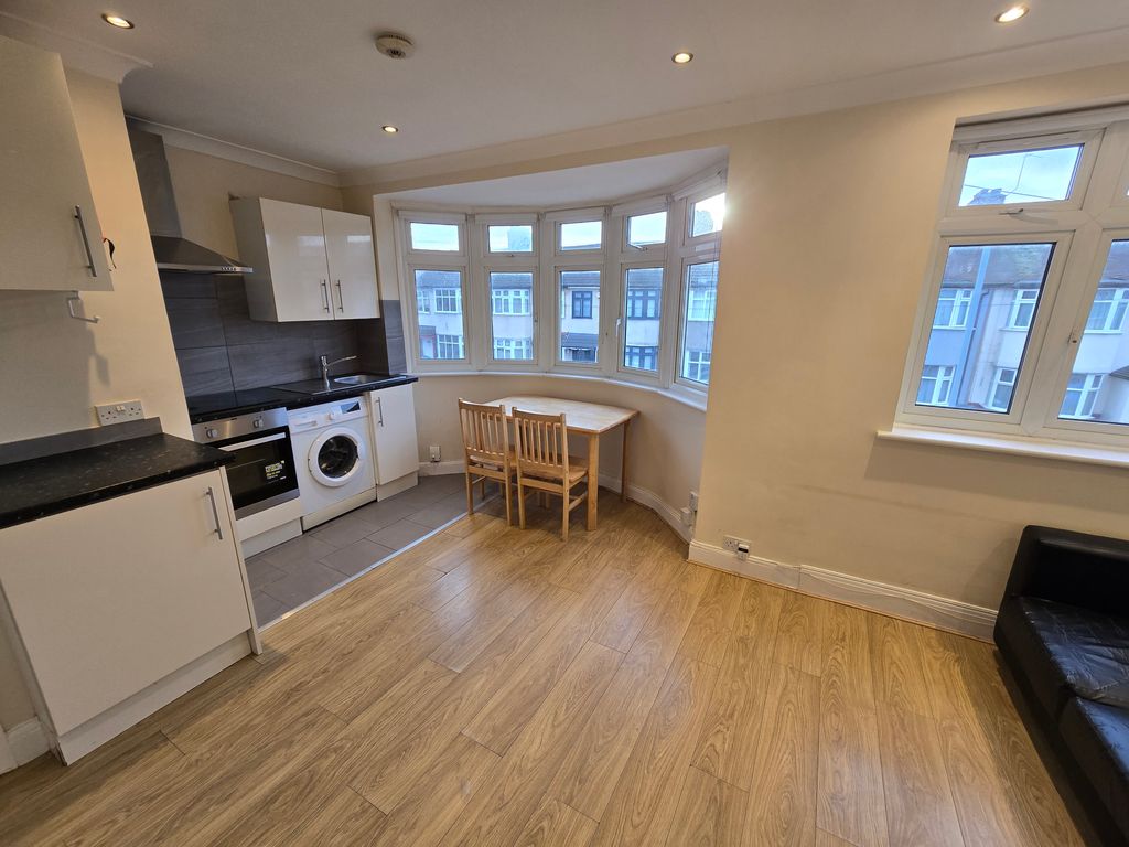 Property photo 2 of 8