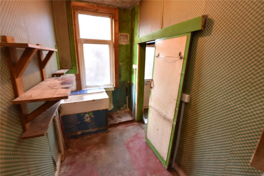 Property photo 3 of 8 Picture No. 12