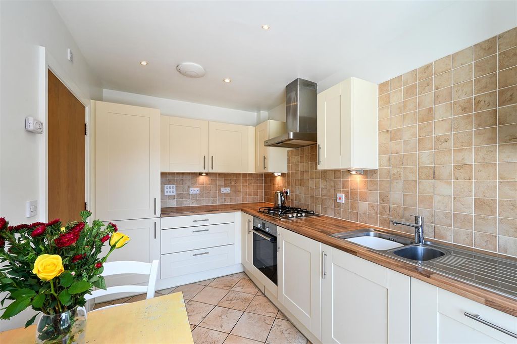 Property photo 2 of 20 Birch Close,8- (8).Jpg