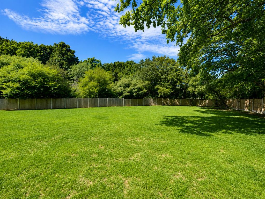 Property photo 3 of 25 09345E26-E504-4338-9624-B5Fb8A9c511E.Png