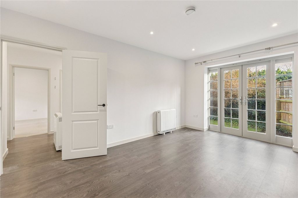 Property photo 2 of 14 Sitting Room