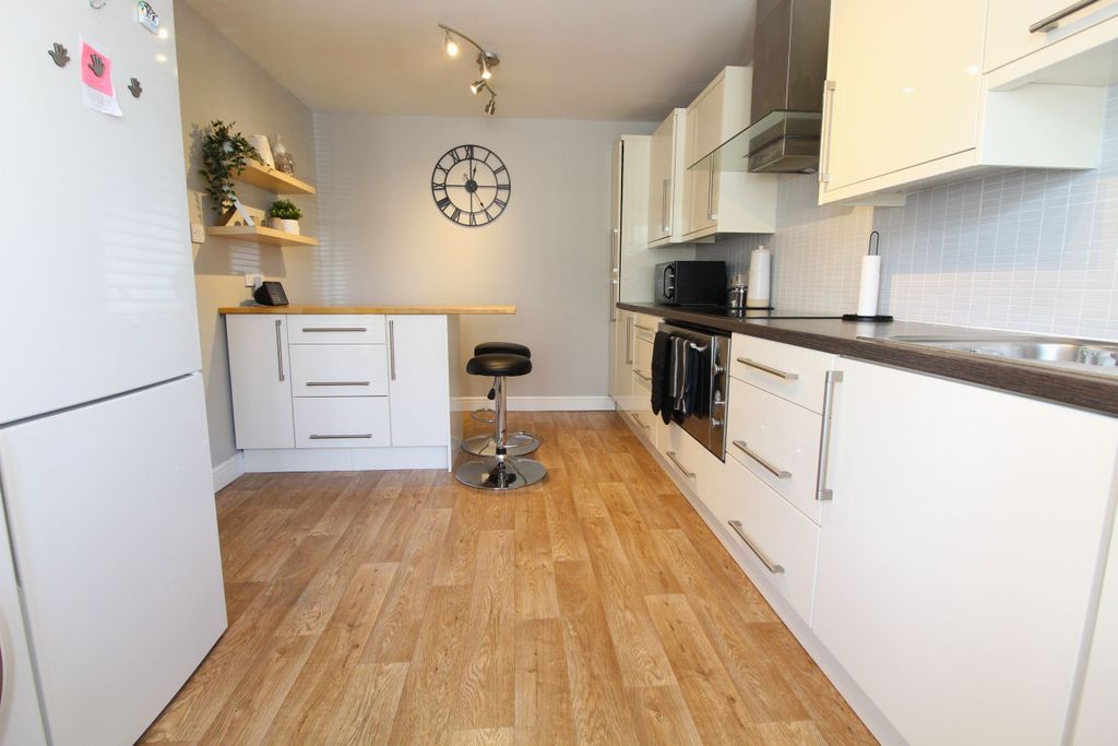 Property photo 2 of 20 Kitchen