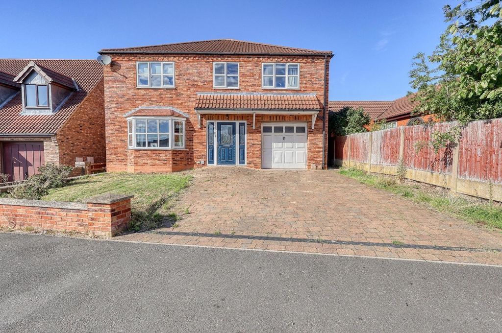 Property photo 1 of 17 Frontal