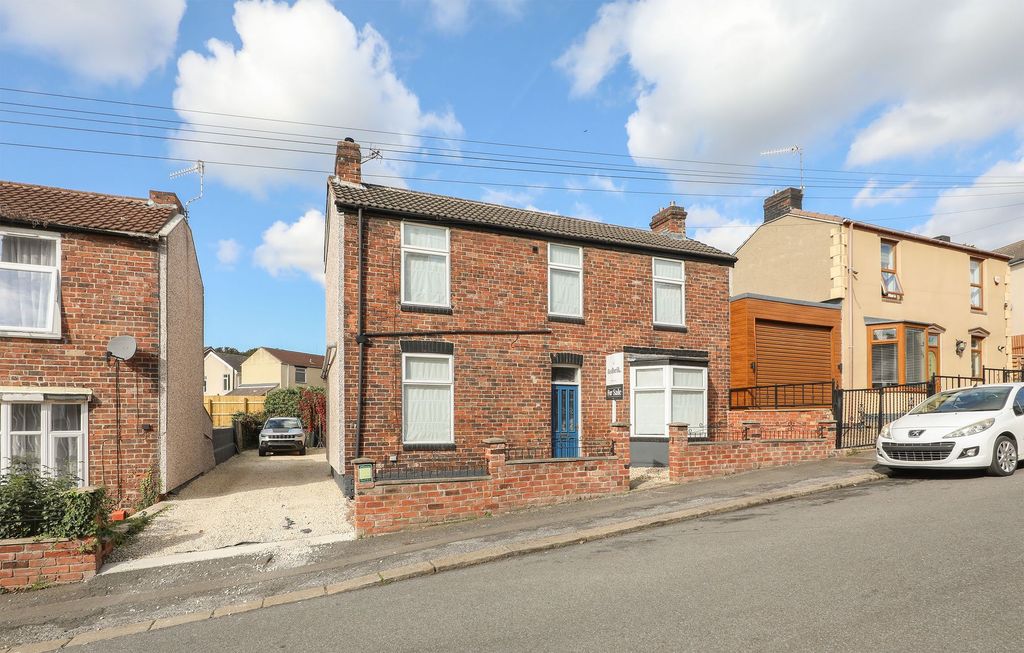 Property photo 2 of 32