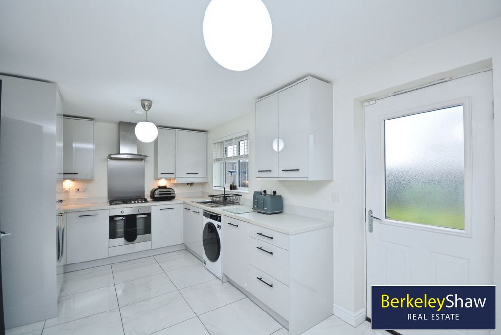 Property photo 1 of 20 Kitchen