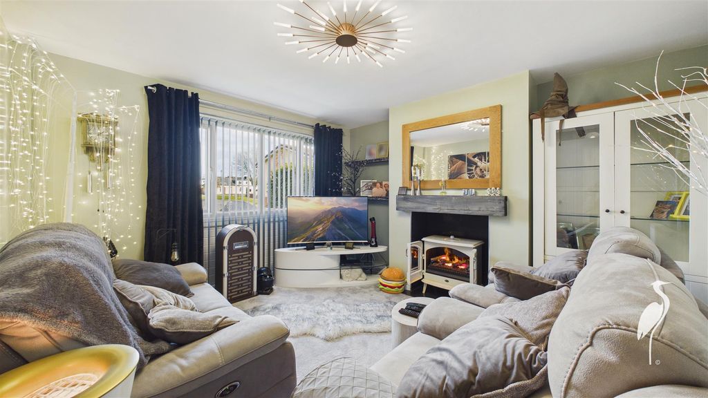 Property photo 2 of 19 Lounge