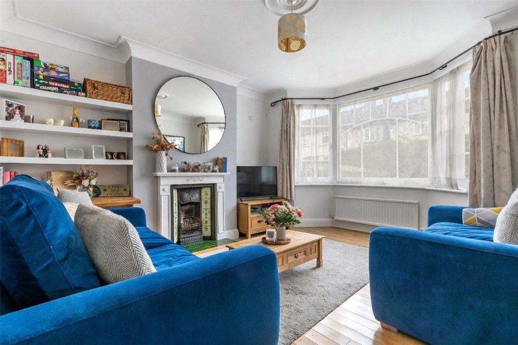 Property photo 2 of 14 Picture No. 18