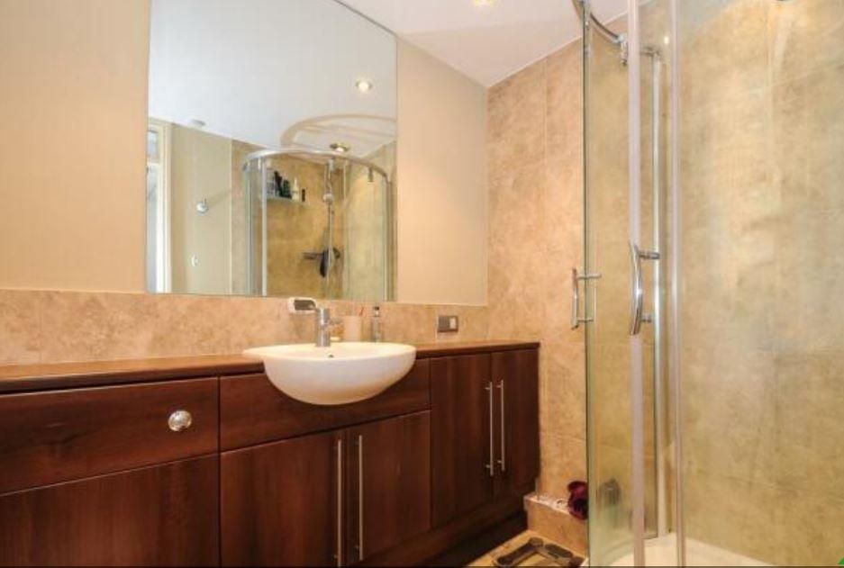 Property photo 3 of 8 4