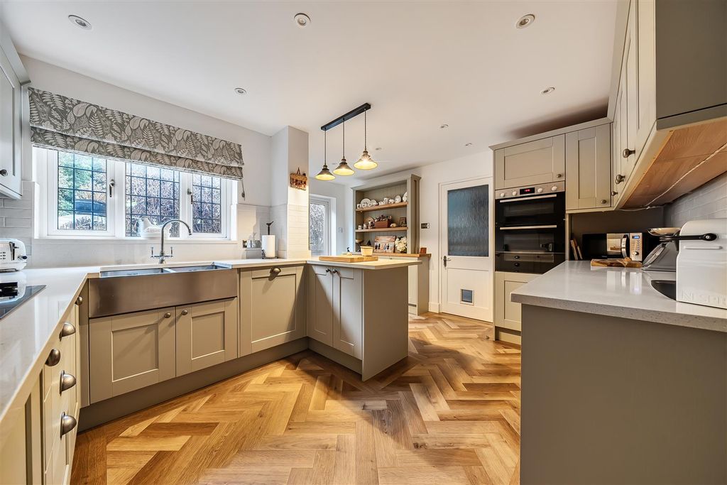 Property photo 2 of 20 1399891-14-6968Eccbaa8F9.Jpg