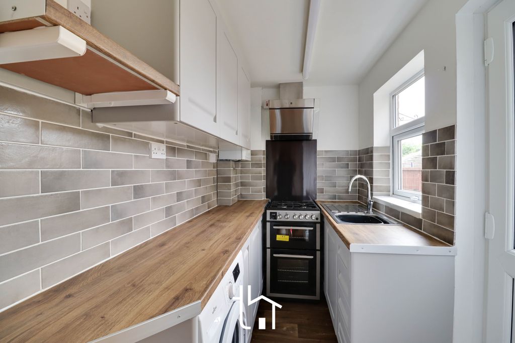 Property photo 1 of 14 Kitchen