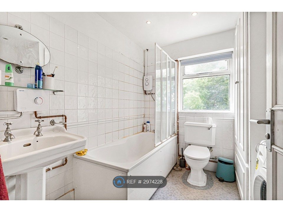 Property photo 2 of 20 Bathroom 1