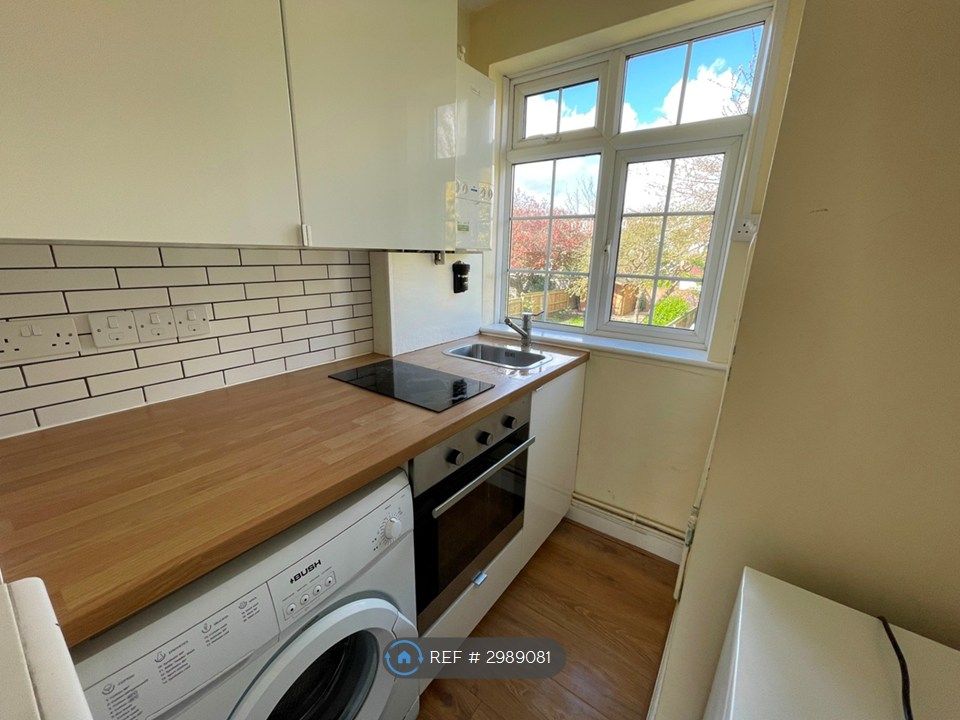 Property photo 2 of 8 Kitchen