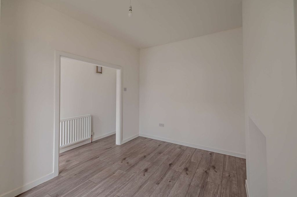 Property photo 3 of 35