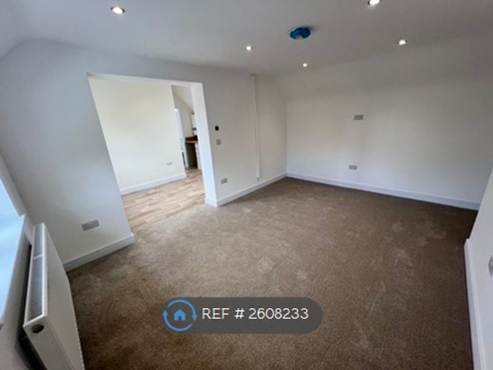Property photo 2 of 33 Lounge