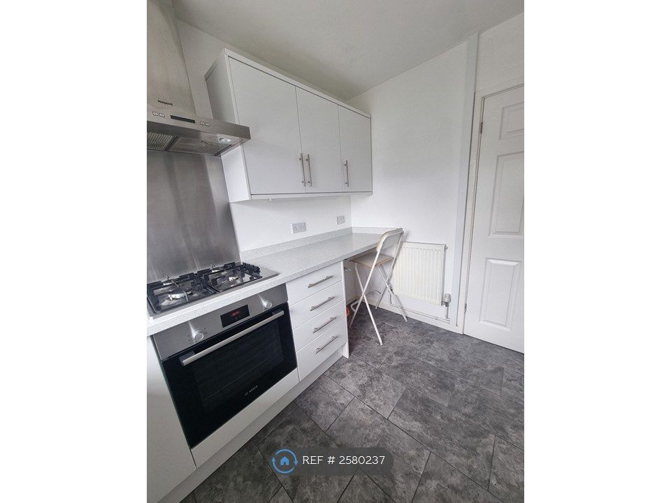 Property photo 3 of 11 Kitchen