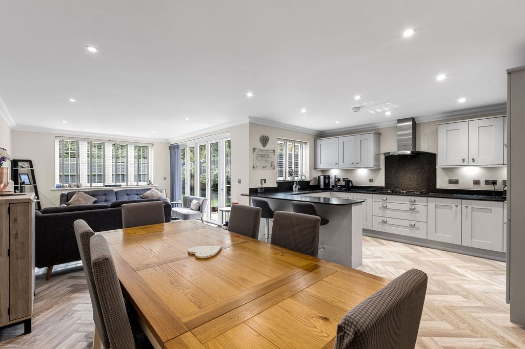 Property photo 3 of 30