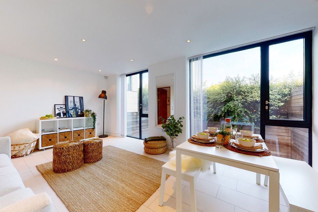 Property photo 1 of 9 5196801