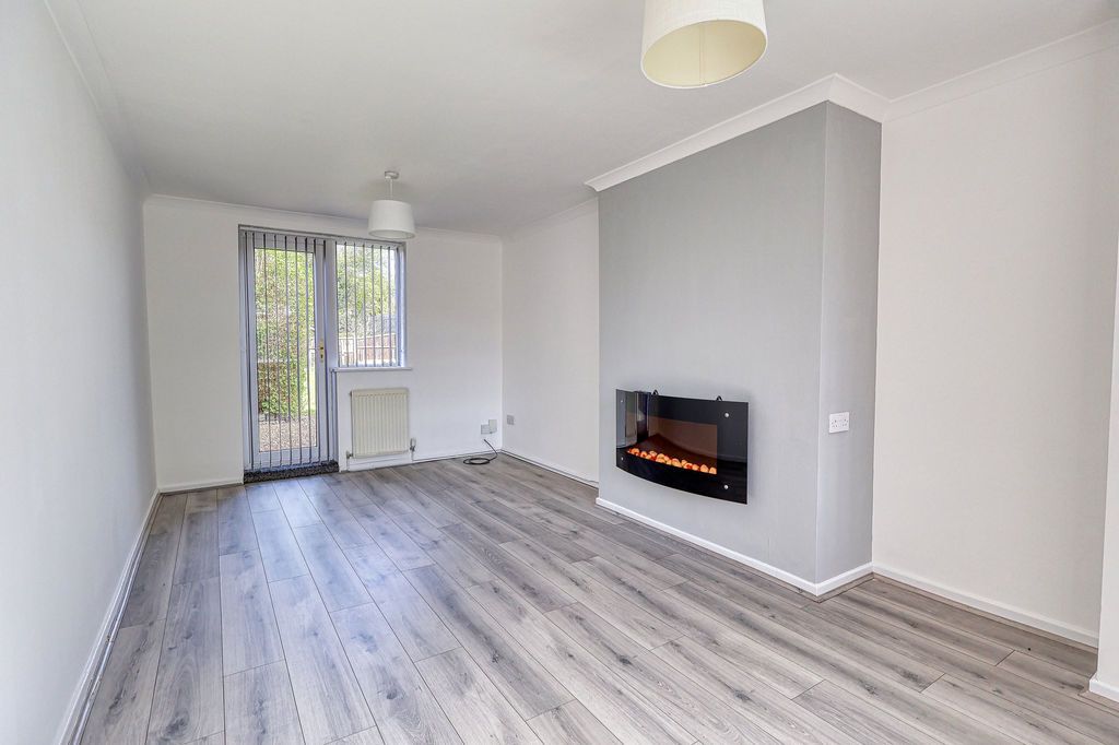 Property photo 2 of 15 Lounge