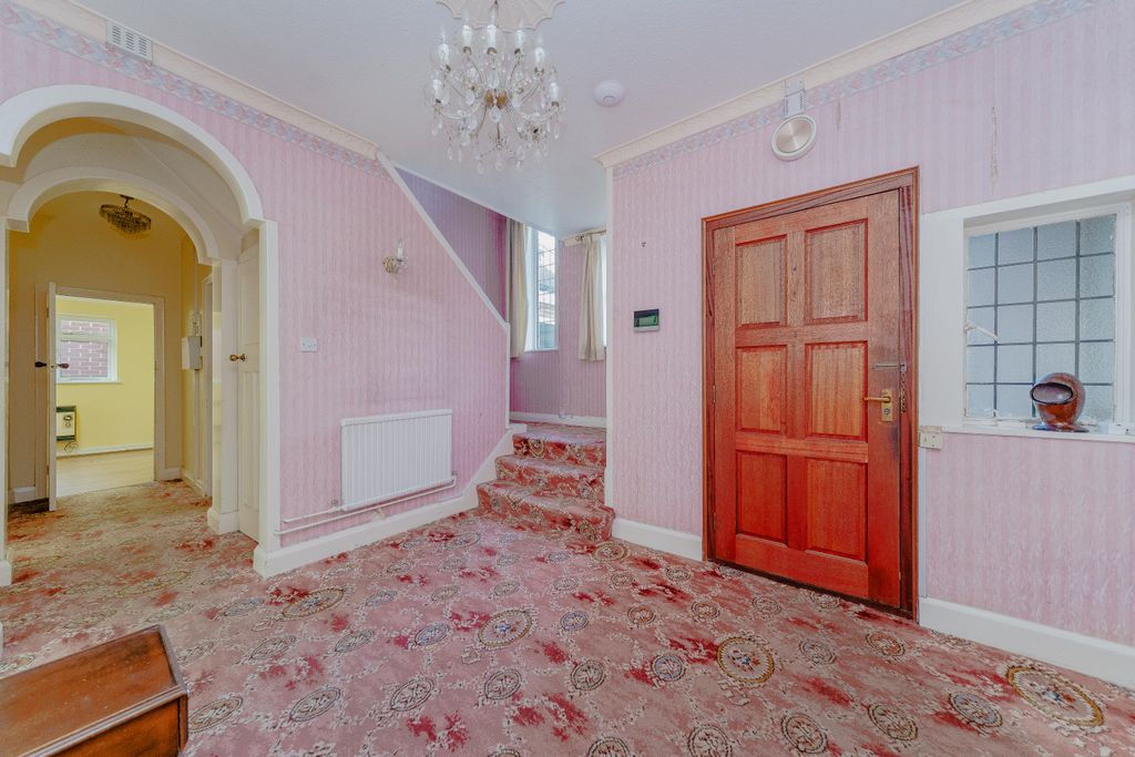 Property photo 2 of 25