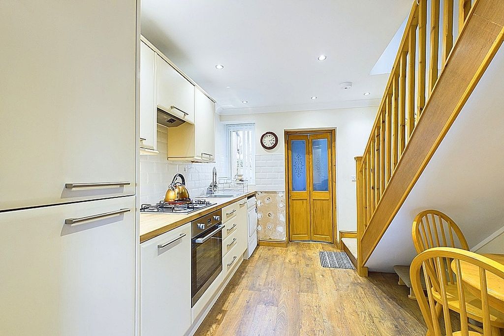 Property photo 2 of 10 Photo 9