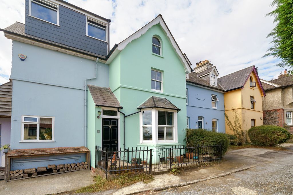 Property photo 1 of 32