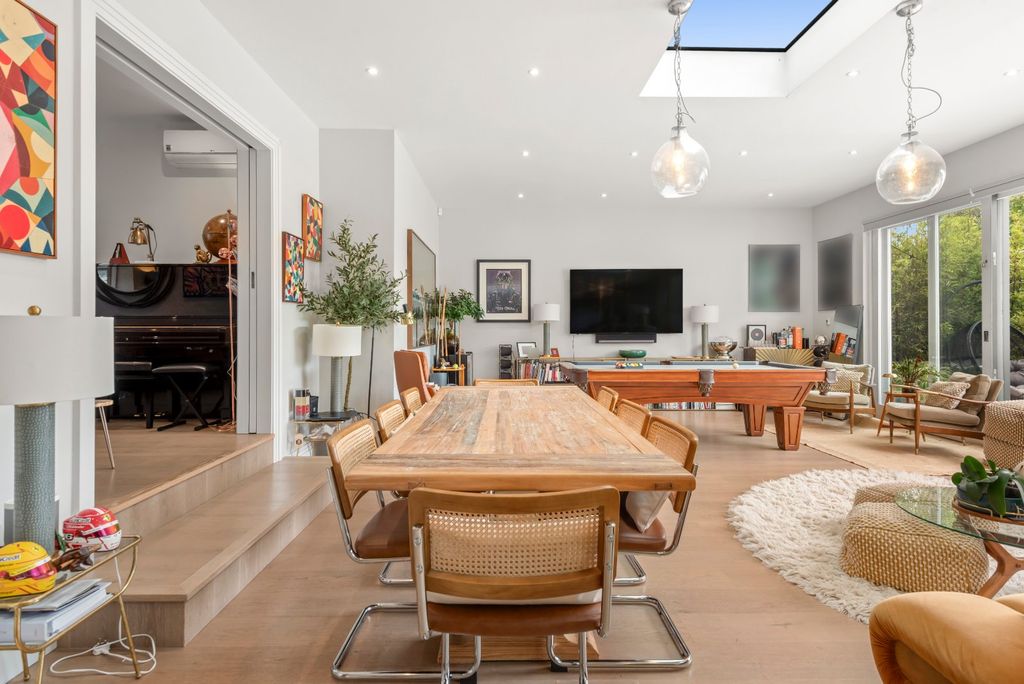 Property photo 2 of 15 Dining Room