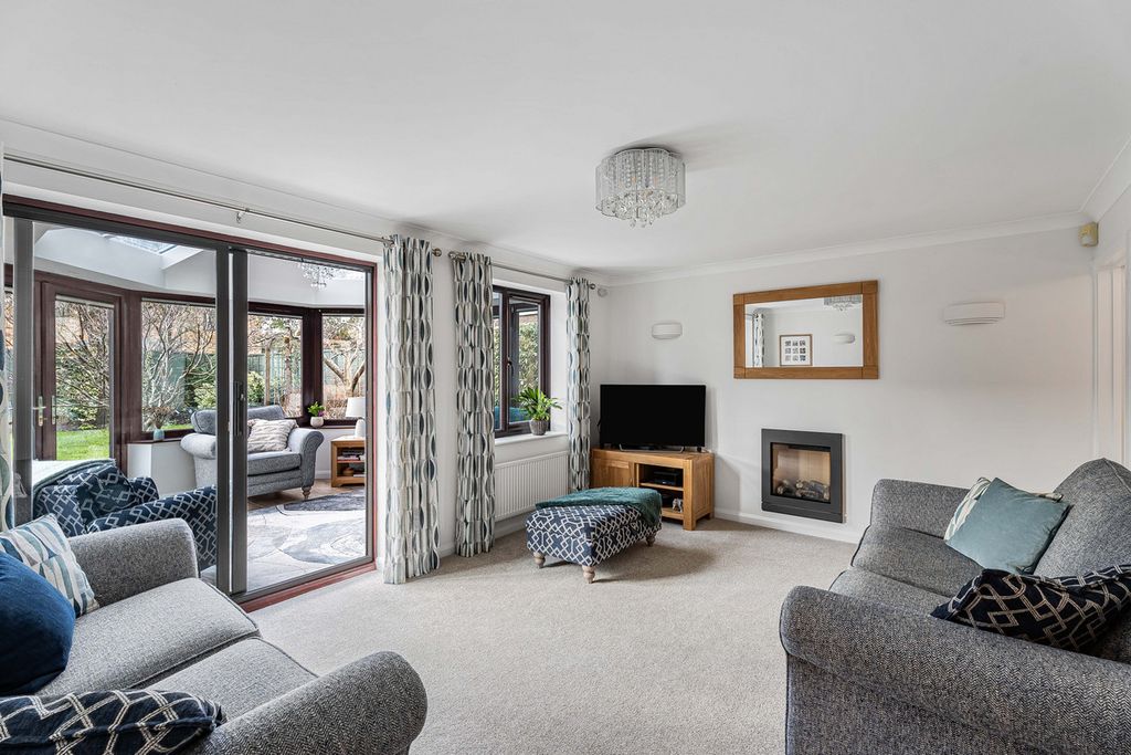 Property photo 2 of 33