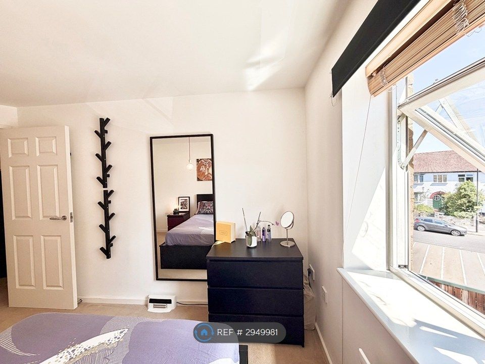 Property photo 3 of 18 Master Bedroom Photo 3