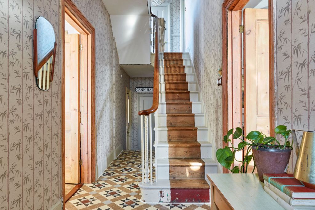 Property photo 2 of 33